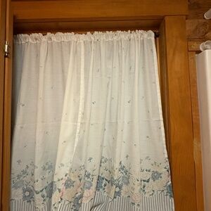 Vintage Floral Patterned Valance